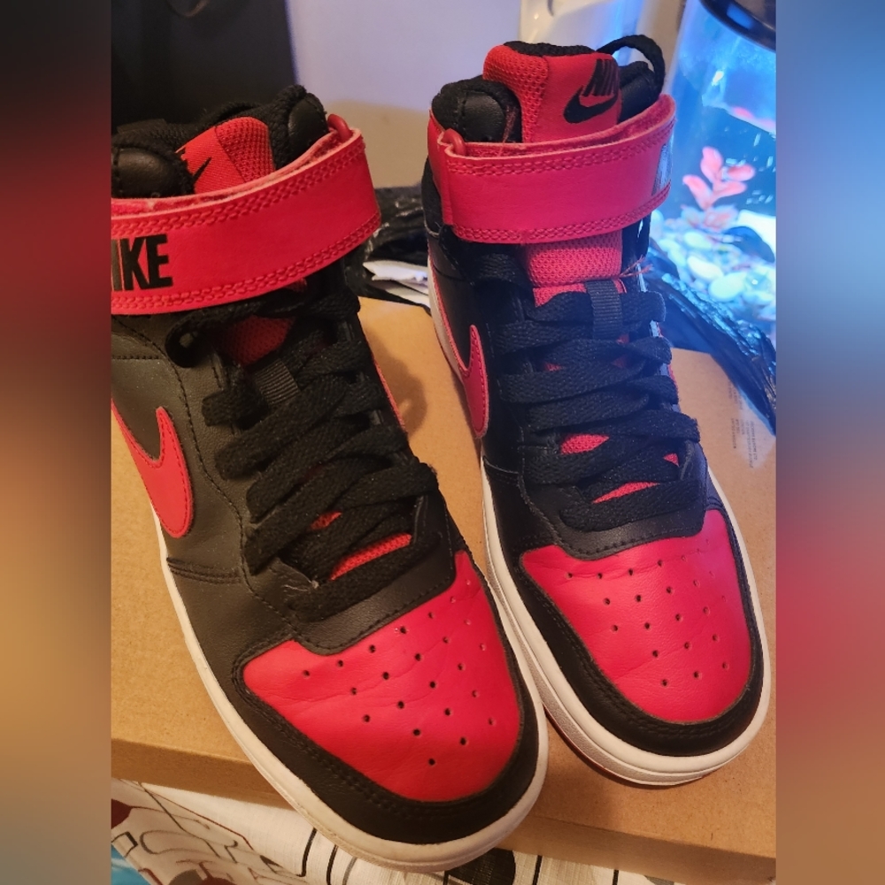 Red & Black Big kids high top Nike Court Borough - Picture 1 of 3